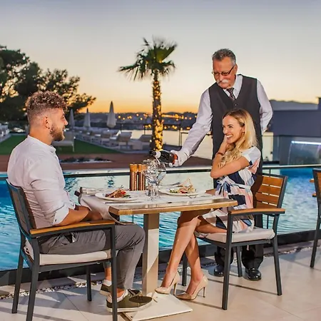 Hotell Eden Podstrana