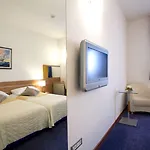 Eden Отель Подстрана