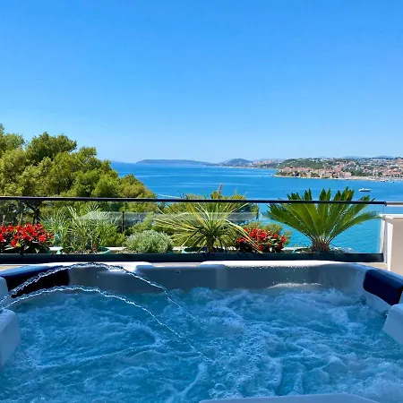Eden 4* Podstrana