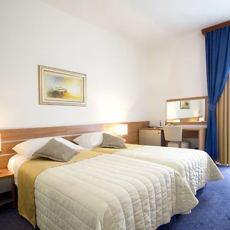 Hotel Eden Podstrana