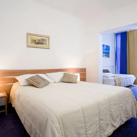 Hotel Eden Podstrana