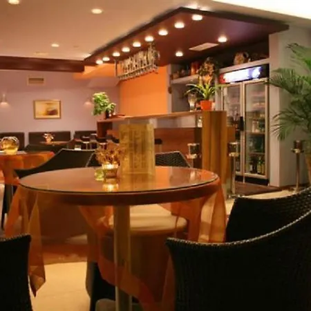 Hotel Eden Podstrana