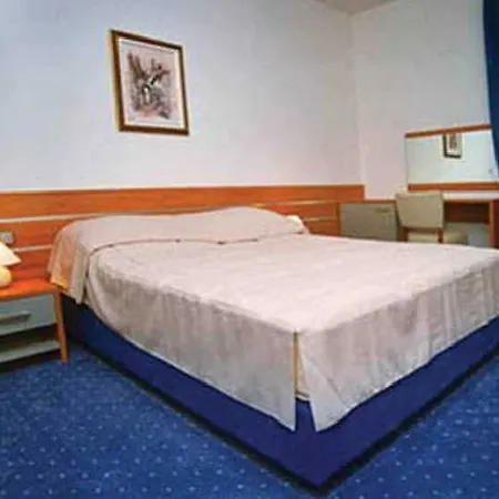 Hotel Eden Podstrana